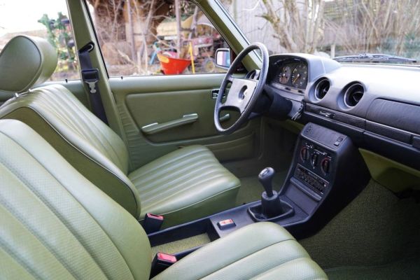 Mercedes-Benz 200 D 1981 130499