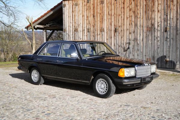 Mercedes-Benz 200 D 1981 130500