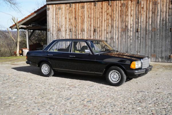 Mercedes-Benz 200 D 1981 130503