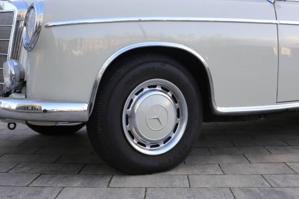 Mercedes-Benz 220 SE 1959 117162