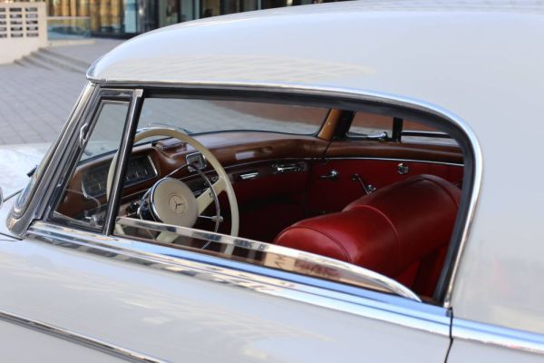 Mercedes-Benz 220 SE 1959 117172