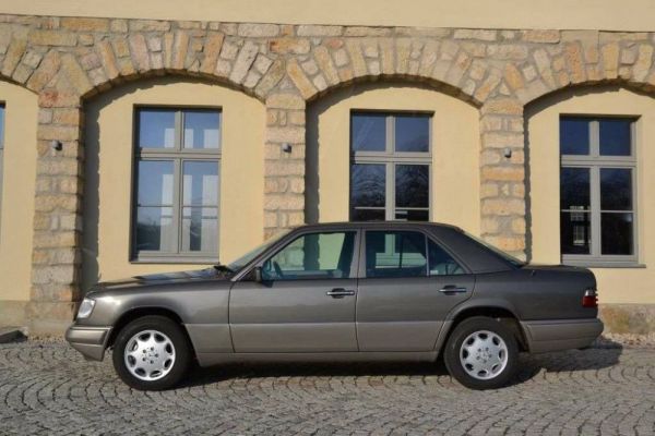 Mercedes-Benz 300 E 1992 15051