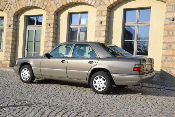 Mercedes-Benz 300 E 1992 15053