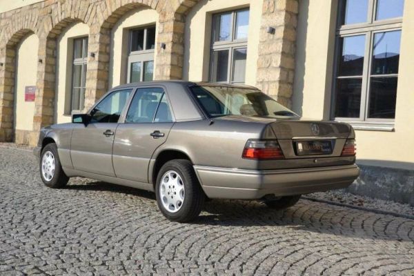 Mercedes-Benz 300 E 1992 15054