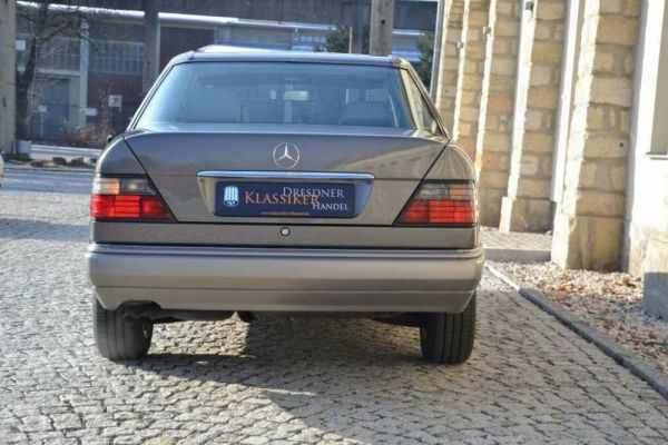 Mercedes-Benz 300 E 1992 15055