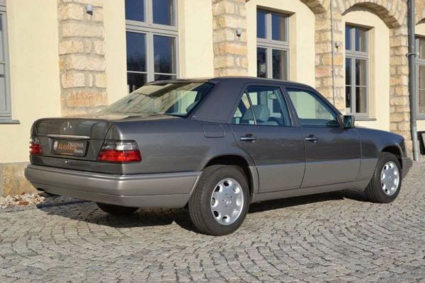 Mercedes-Benz 300 E 1992 15056