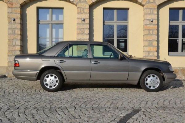 Mercedes-Benz 300 E 1992 15058