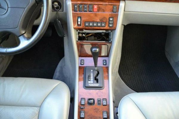 Mercedes-Benz 300 E 1992 15061