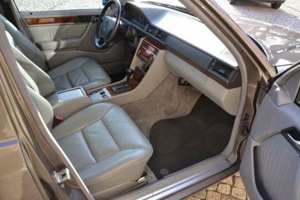 Mercedes-Benz 300 E 1992 15062