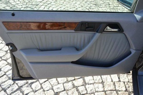 Mercedes-Benz 300 E 1992 15063