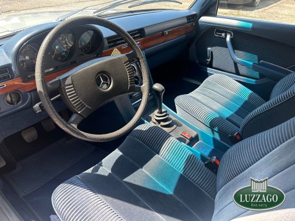 Mercedes-Benz 280 SE 1975 132570
