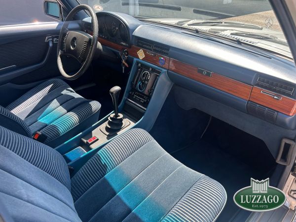 Mercedes-Benz 280 SE 1975 132571