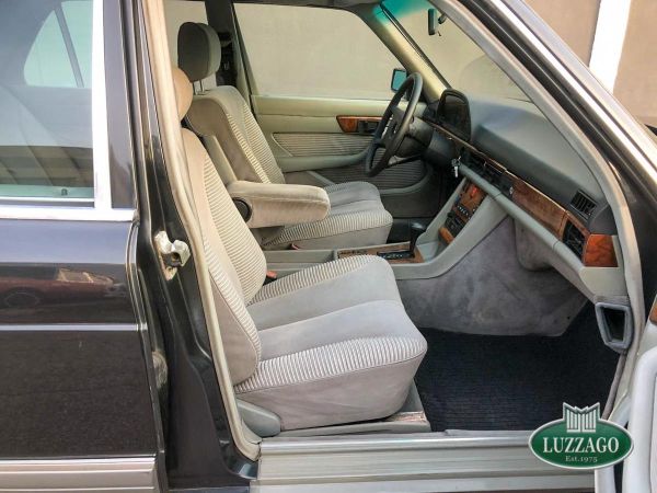 Mercedes-Benz 300 SE 1988 133508