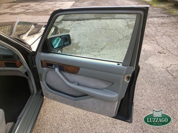 Mercedes-Benz 300 SE 1988 133509