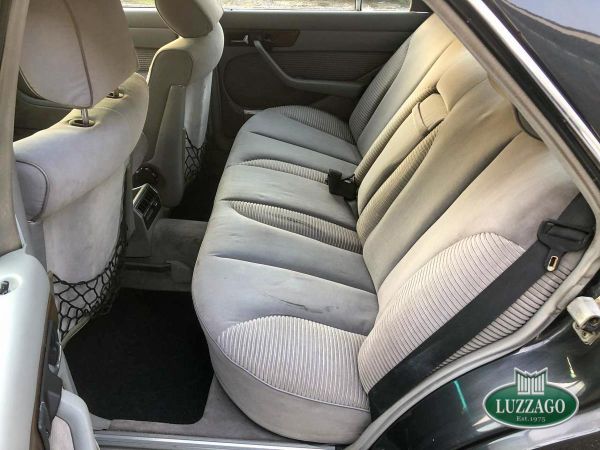 Mercedes-Benz 300 SE 1988 133511