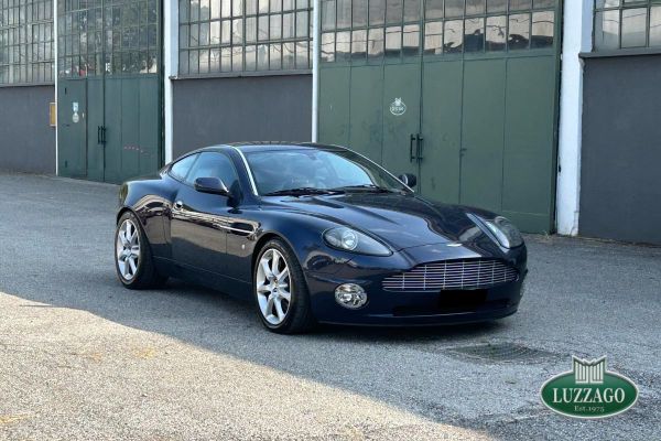 Aston Martin Vanquish 2004