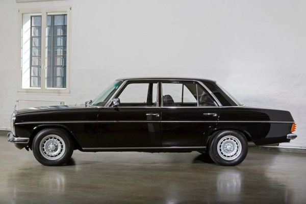Mercedes-Benz 200 1976