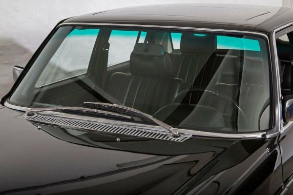 Mercedes-Benz 200 1976 127577