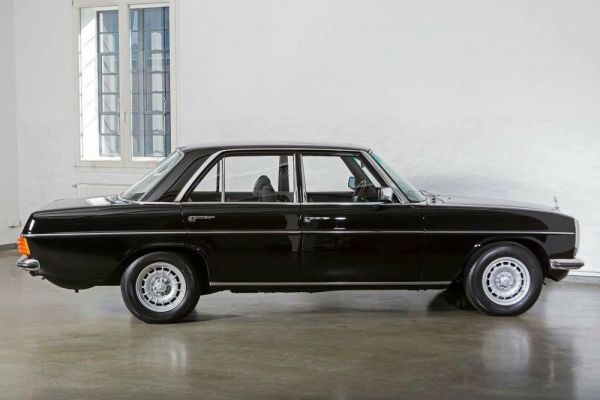 Mercedes-Benz 200 1976 127581
