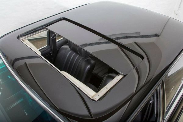 Mercedes-Benz 200 1976 127582