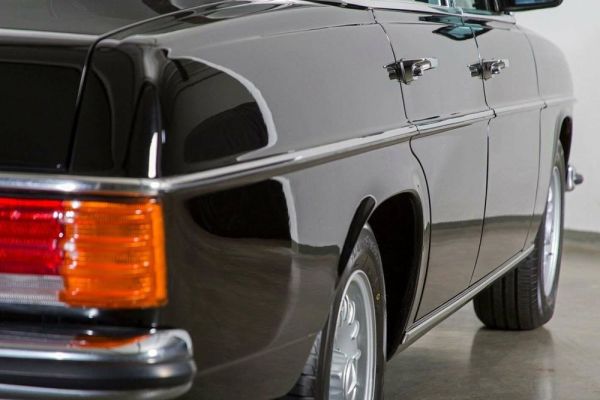 Mercedes-Benz 200 1976 127583