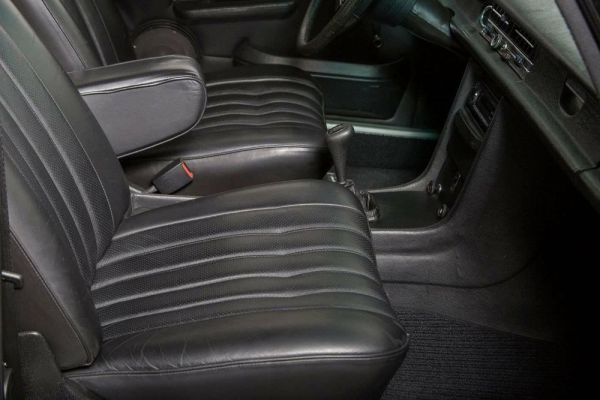 Mercedes-Benz 200 1976 127590