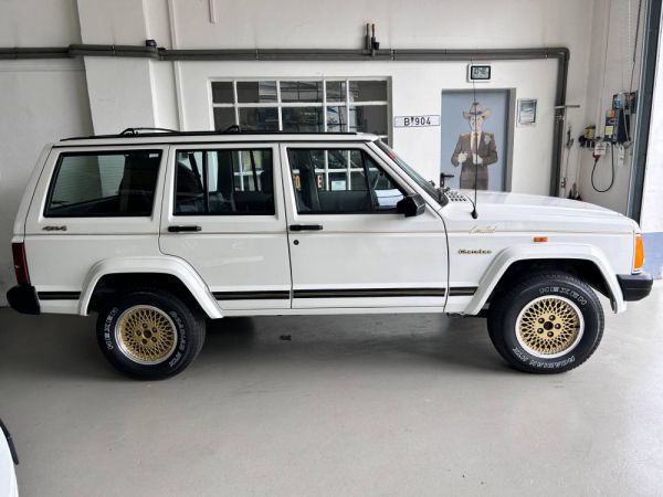 Jeep Cherokee 1989 77841
