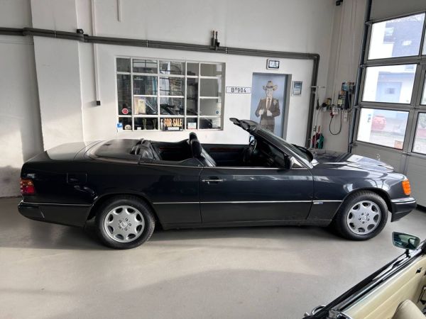 Mercedes-Benz 300 CE-24 1993 130123