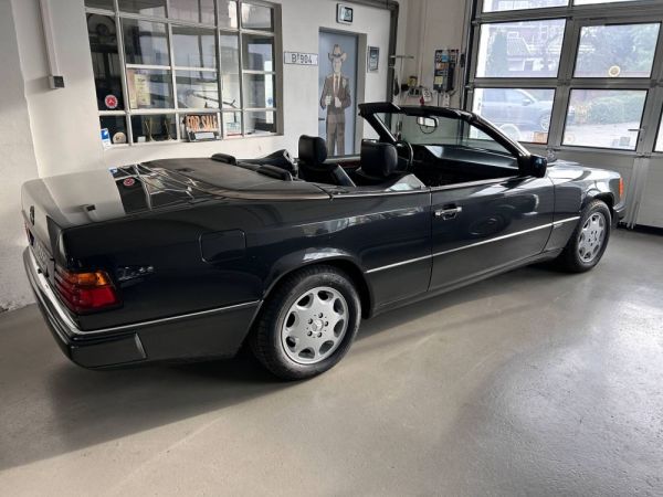 Mercedes-Benz 300 CE-24 1993 130124