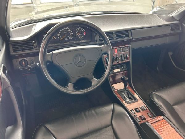 Mercedes-Benz 300 CE-24 1993 130127