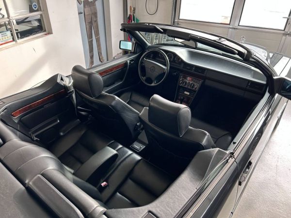 Mercedes-Benz 300 CE-24 1993 130131