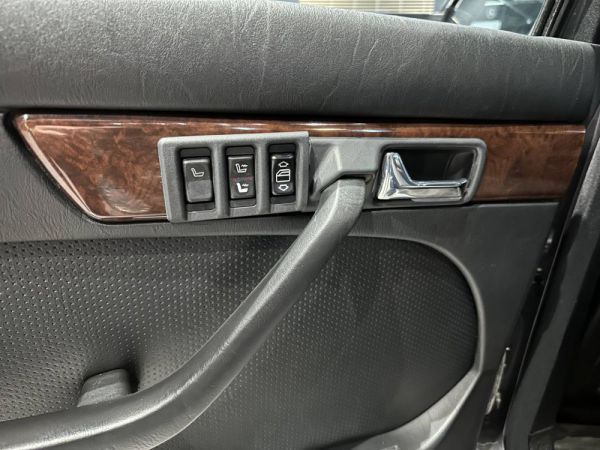 Mercedes-Benz 560 SEL 1988 25731