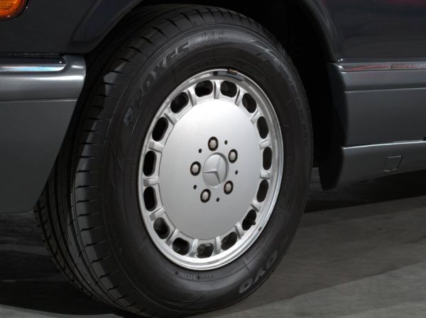 Mercedes-Benz 560 SEL 1988 118559