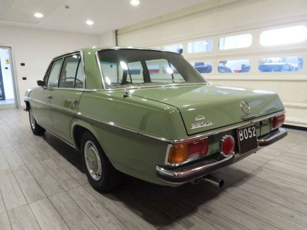 Mercedes-Benz 200 D 1972 116936