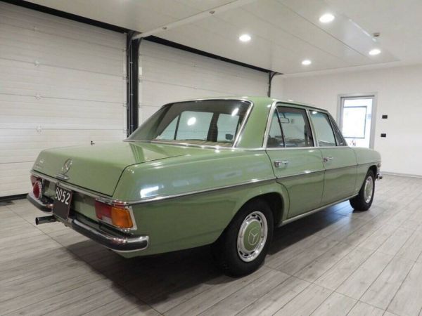Mercedes-Benz 200 D 1972 116937