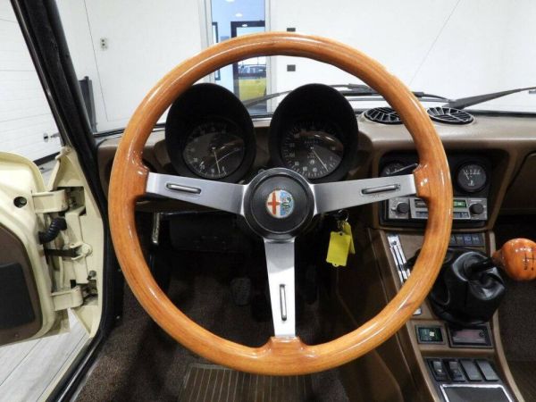 Alfa Romeo 1.6 Spider 1983 119594