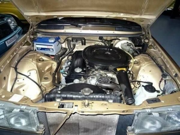 Mercedes-Benz 230 E 1983 106155