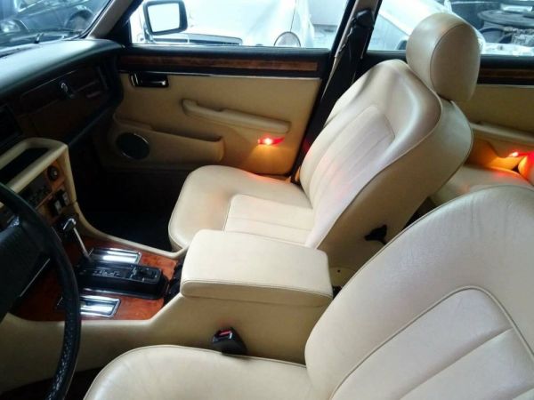 Daimler Double Six 1988 111304