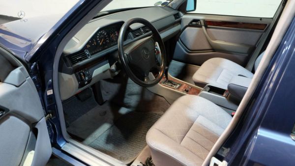 Mercedes-Benz E 220 T 1994 34921