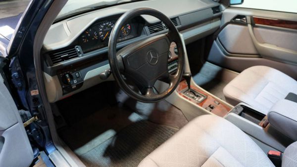 Mercedes-Benz E 220 T 1994 34923