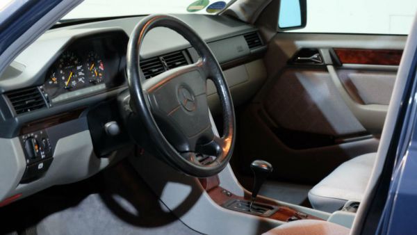 Mercedes-Benz E 220 T 1994 34924