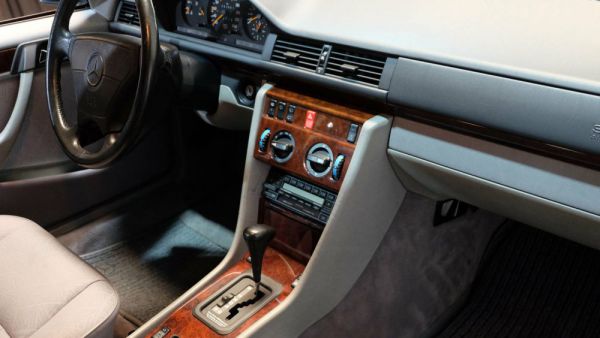 Mercedes-Benz E 220 T 1994 34929