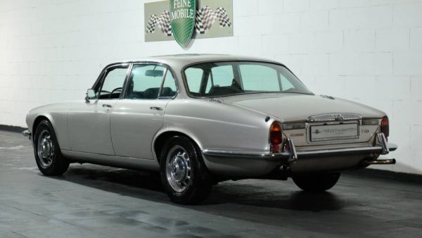 Daimler Sovereign 4.2 1977 35184