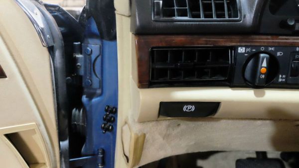 Mercedes-Benz 560 SEC 1986 104880