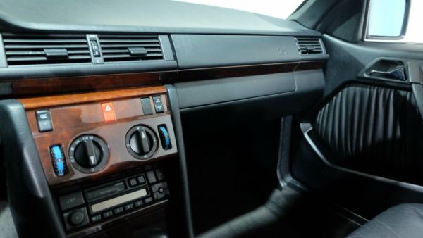 Mercedes-Benz E 220 1996 130935