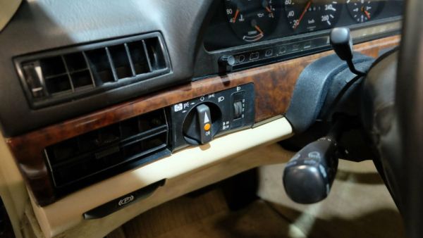 Mercedes-Benz 560 SEC 1987 130952