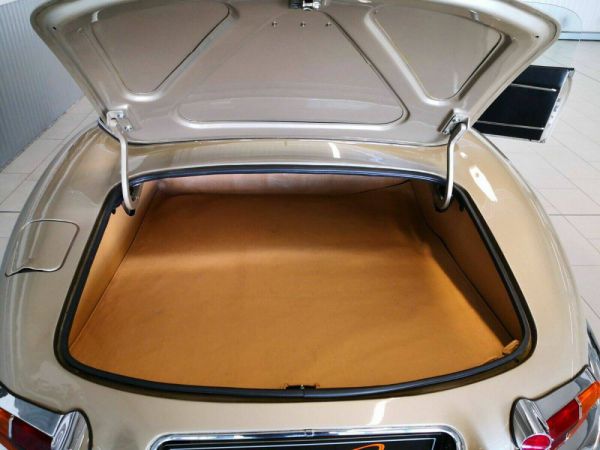 Jaguar E-Type 3.8 1963 77401