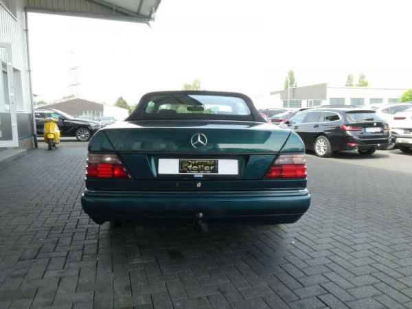 Mercedes-Benz E 220 1996 41699
