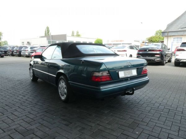 Mercedes-Benz E 220 1996 41700
