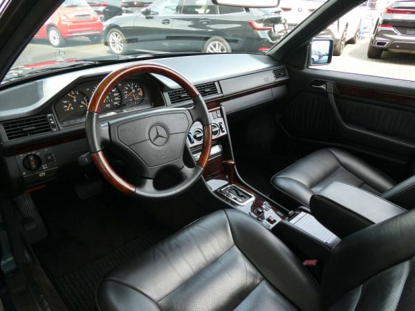 Mercedes-Benz E 220 1996 41703